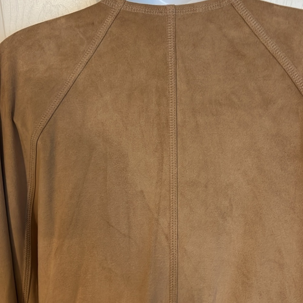 Nygard fringed faux suede shawl.Size- 1 SZ.Preowned, good condition, camel color - Picture 6 of 10
